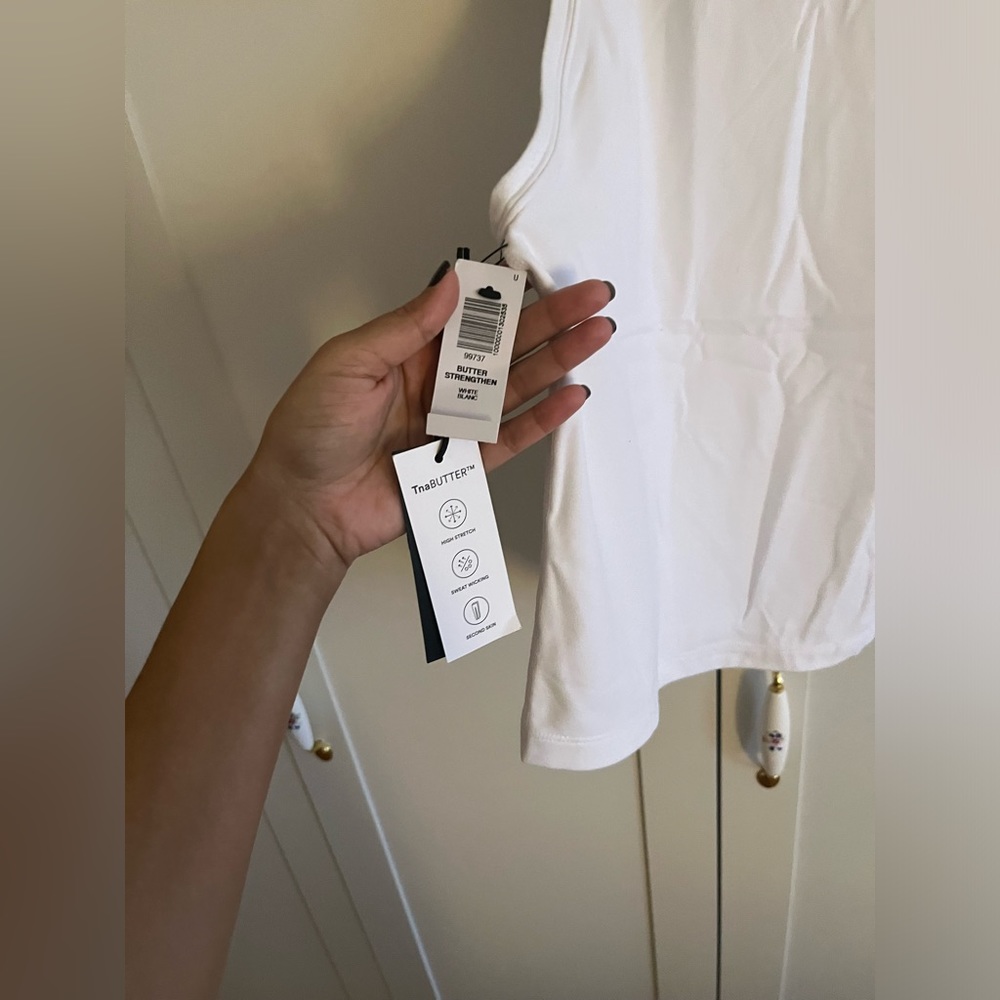 Aritzia butter tank white NWT